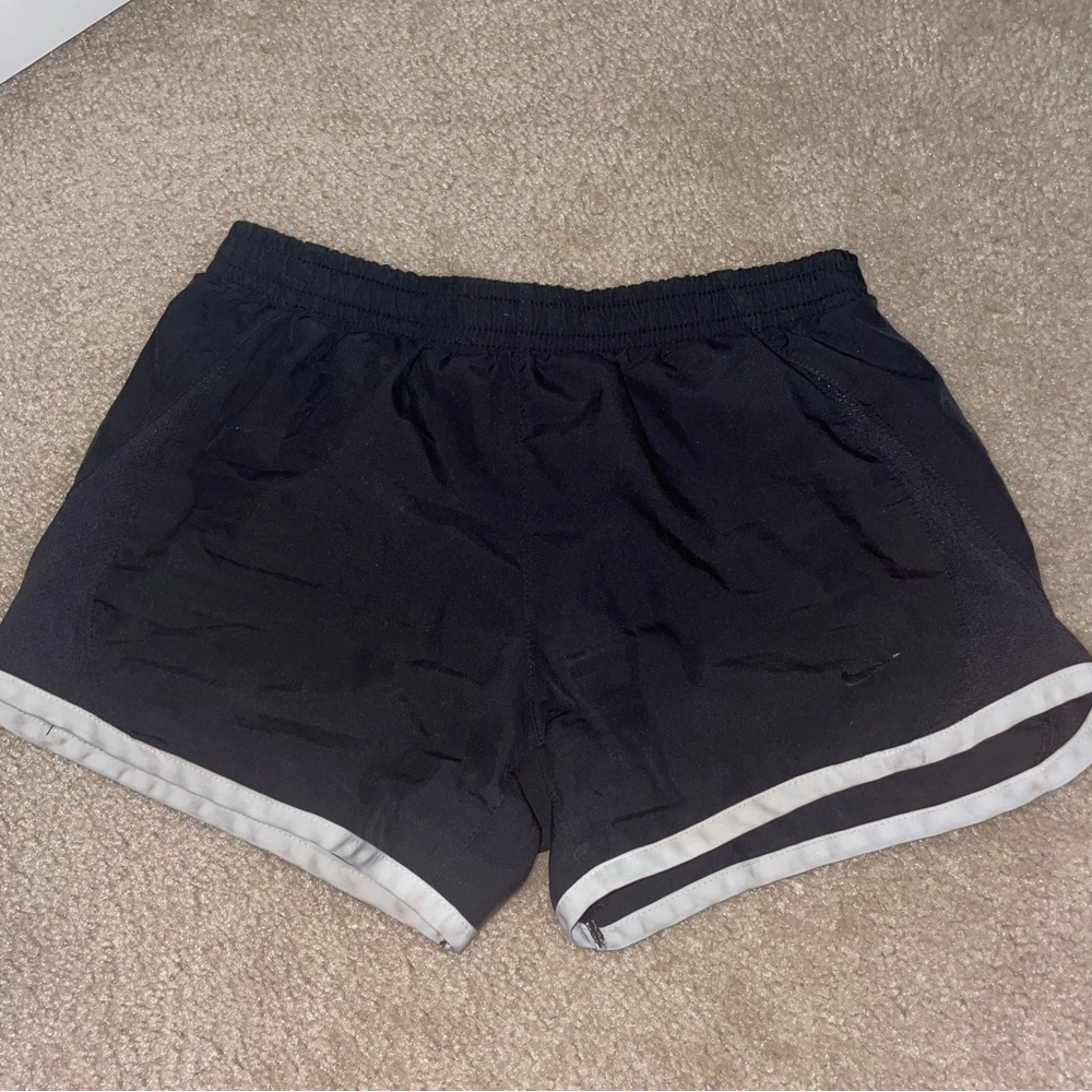 black nike shorts, kids S